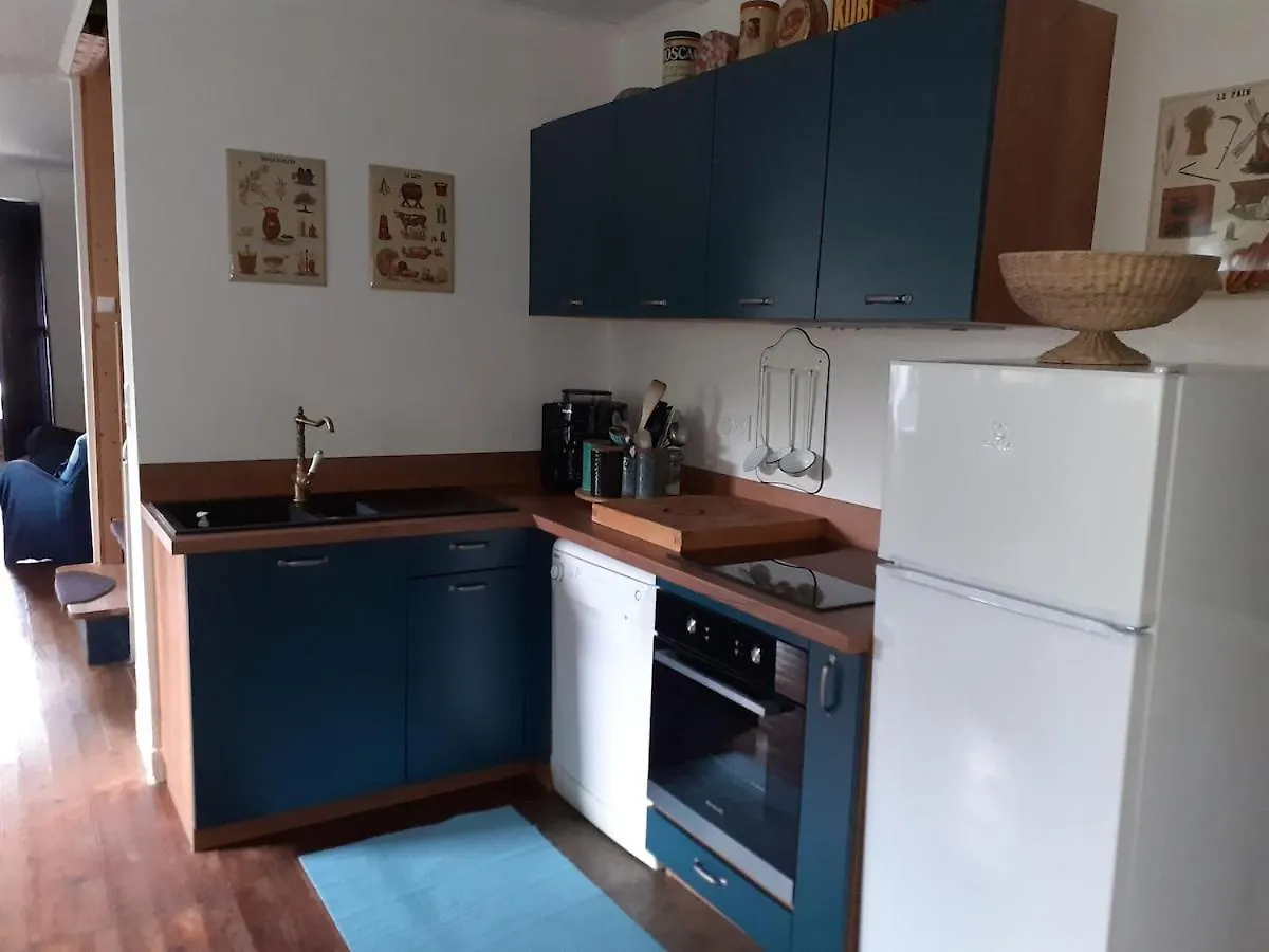 Сasa de vacaciones Les Volets Bleus, Family Cottage Crégols