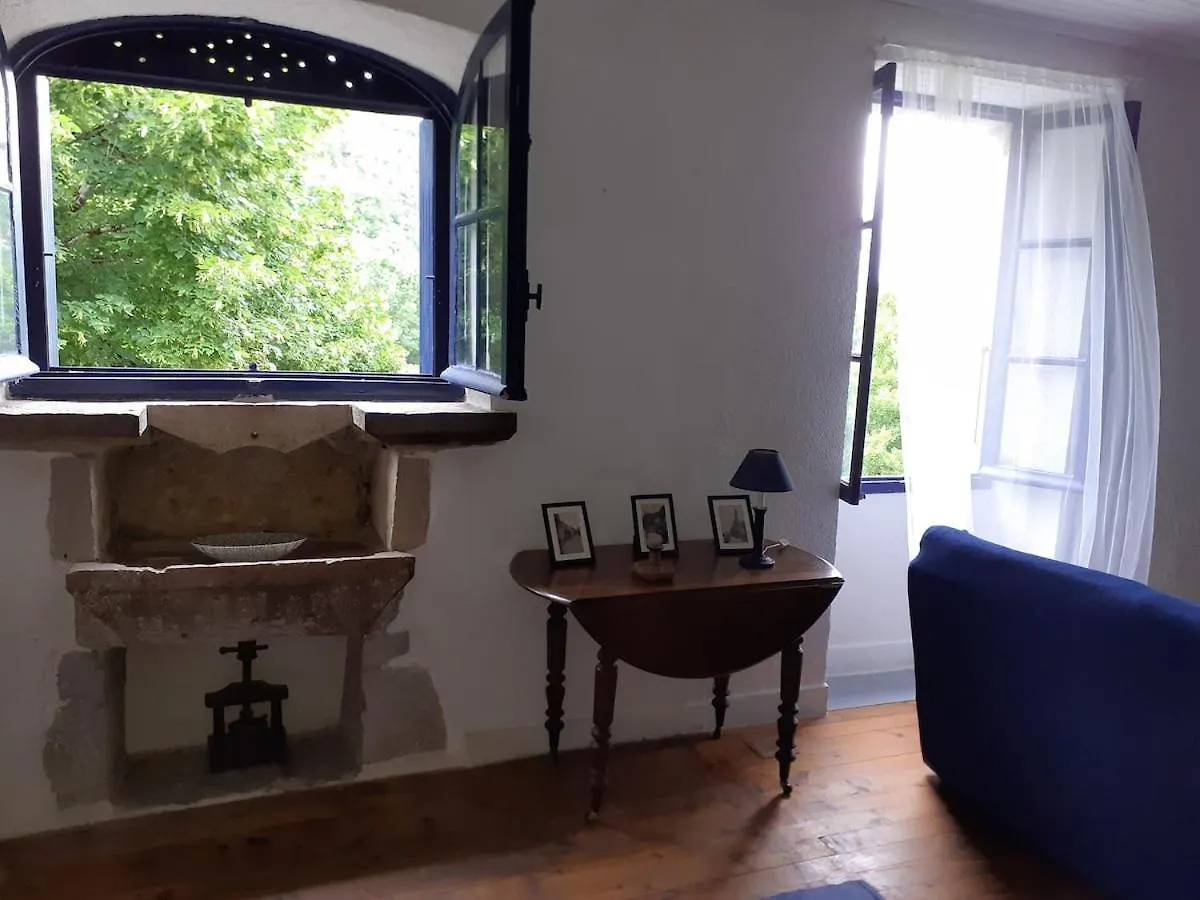 Les Volets Bleus, Family Cottage Crégols Сasa de vacaciones