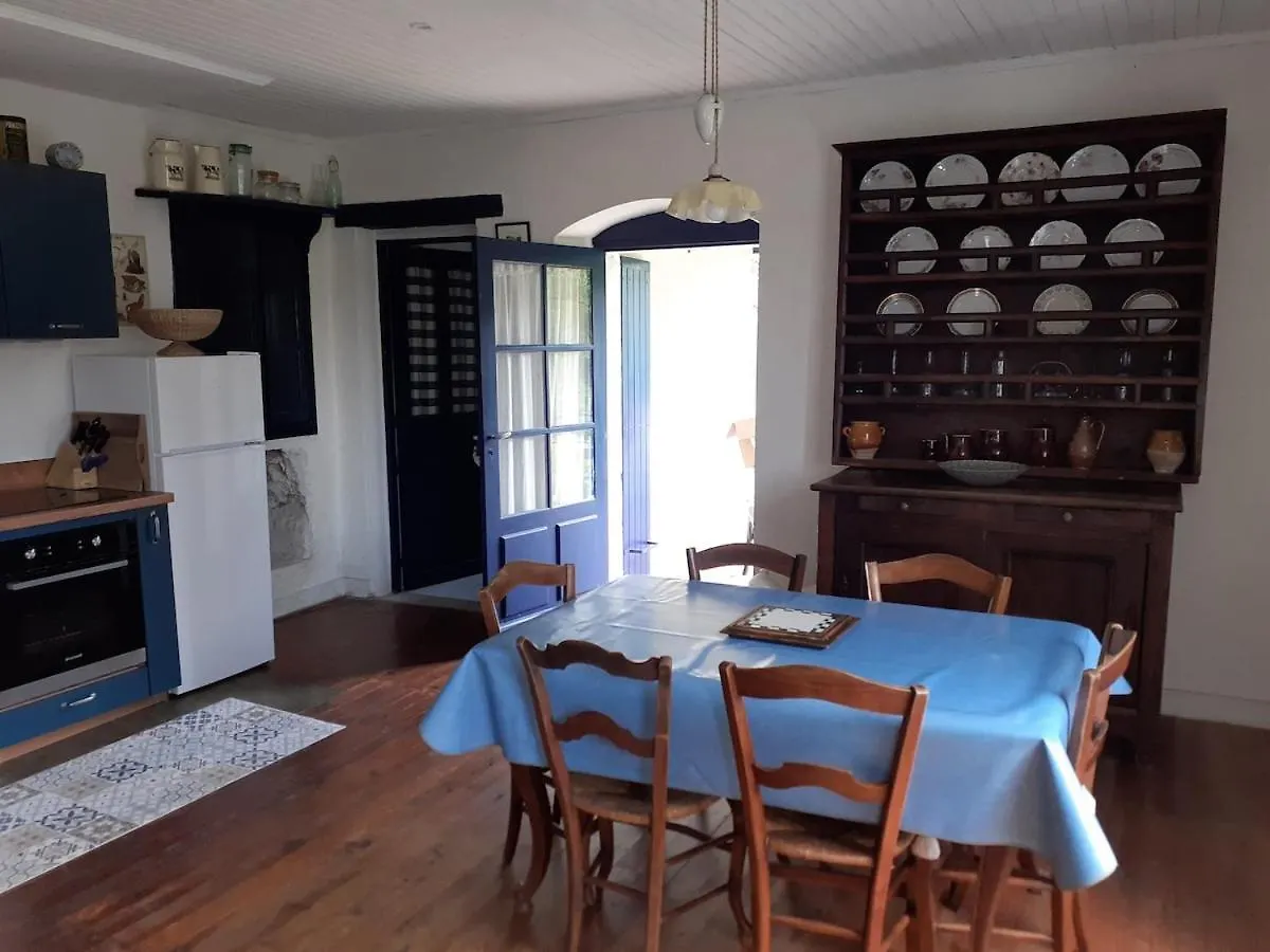 Les Volets Bleus, Family Cottage Crégols