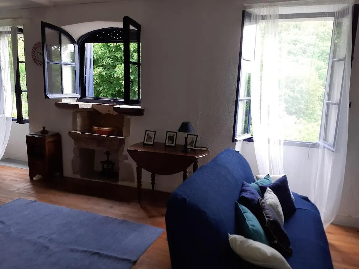 Les Volets Bleus, Family Cottage Crégols Сasa de vacaciones